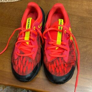 Under Armour snekers
